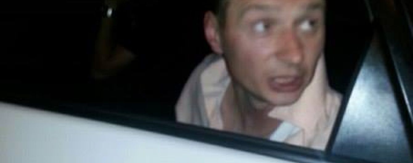 Під Львовом п'яний поліцейський погрожував таксисту пістолетом і відмовлявся сплачувати за проїзд