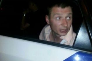 Під Львовом п'яний поліцейський погрожував таксисту пістолетом і відмовлявся сплачувати за проїзд