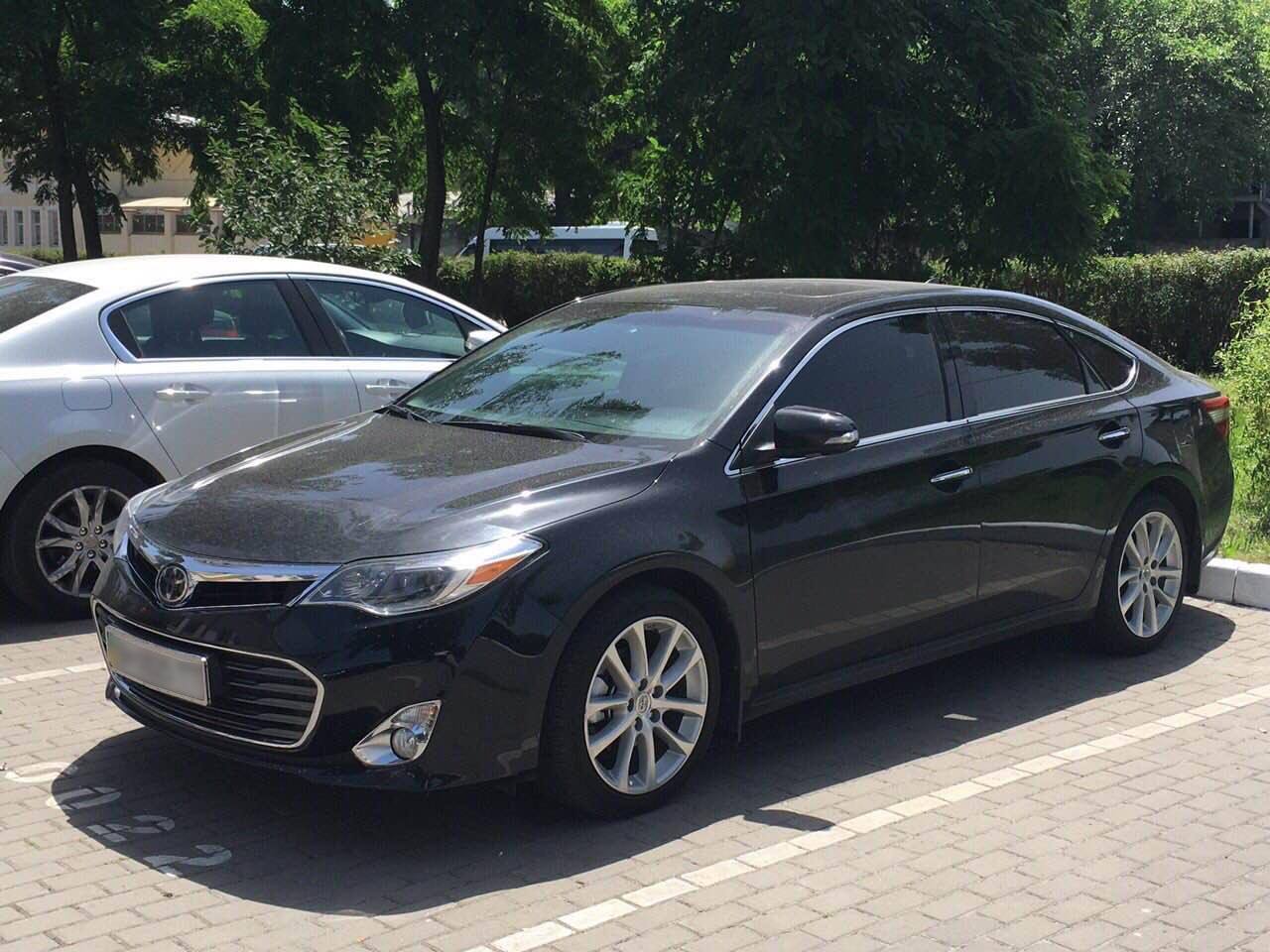Автомобіль Toyota Avalon першого заступника керівника Одеської місцевої прокуратури №4