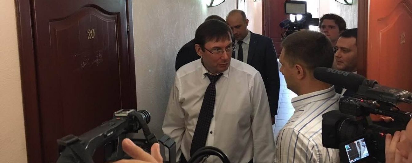 Луценко вимагає від прокурора з Одеси пояснити, звідки в нього з'явилося дороге авто