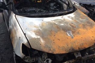 У Житомирі вночі невідомі підпалили автомобілі прикордонників