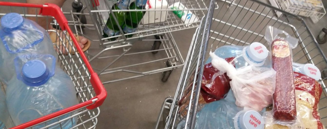 Киянам у красивих обгортках продають зіпсовані спекою молоко, рибу та м'ясо