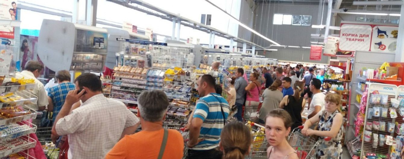 В Ізмаїлі в кілька разів подорожчали питна вода та медикаменти через масове отруєння