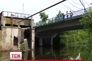 Військові відхрестилися від 122-міліметрового снаряда, який упав на село під Житомиром