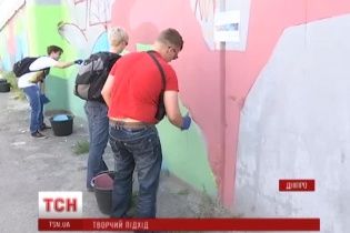 Міст через Дніпро прикрасять муралом