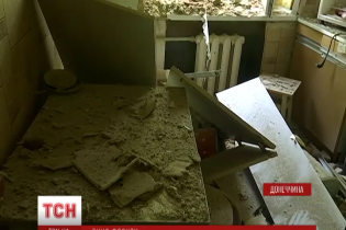 Бойовики взялися регулярно нищити мирні будинки у центрі Красногорівки