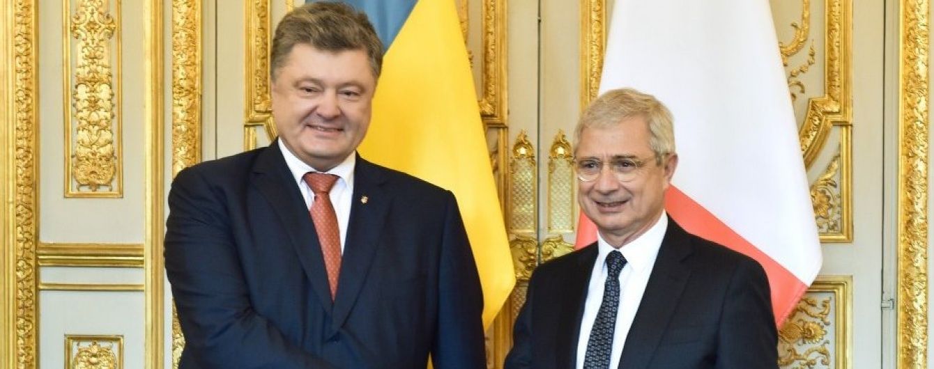 Порошенко висловив розчарування главі французьких Нацзборів через резолюцію щодо санкцій проти РФ