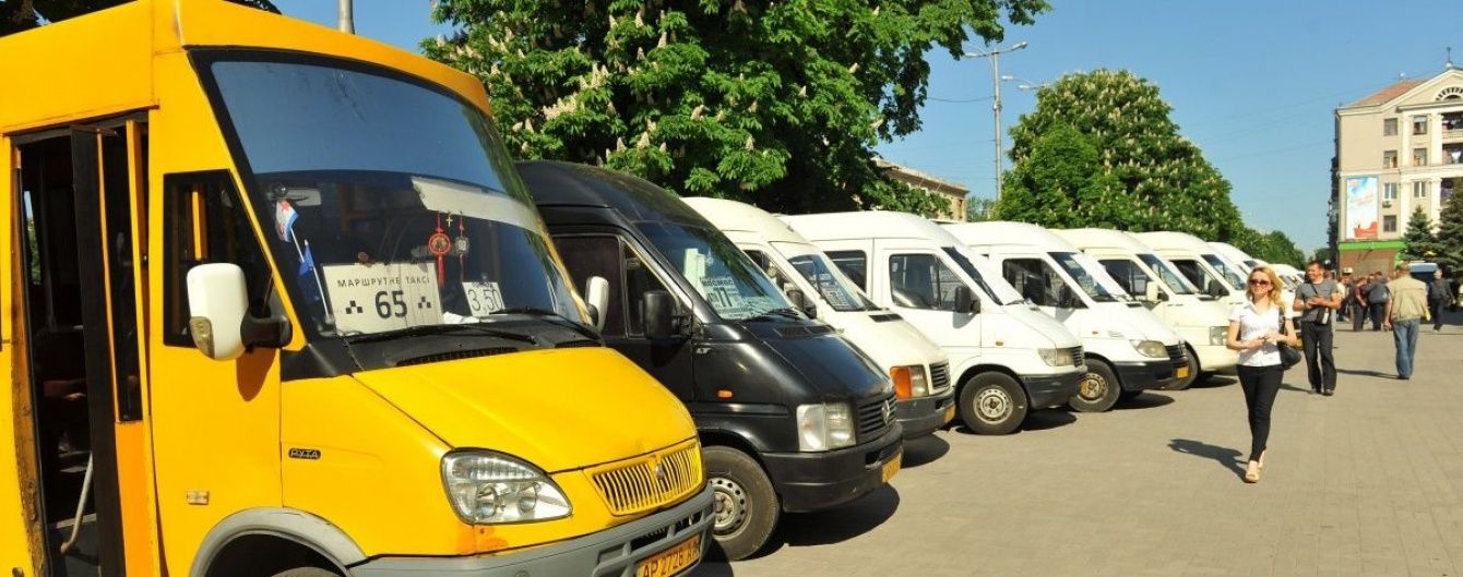 Страйк маршруток. Водії, які возять мешканців передмістя до Києва, вийшли на мітинг через "нелегалів"
