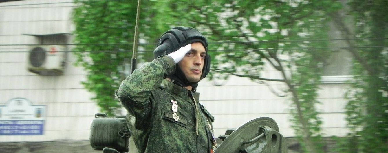 "Гіві" поспіхом перевіз дівчину до Придністров'я та розпродає квартири - соратник бойовика