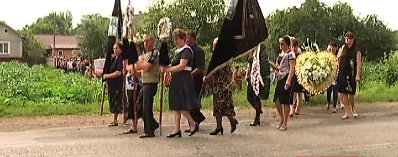 На Прикарпатті п'яний священик на джипі збив гурт людей і втік із місця ДТП