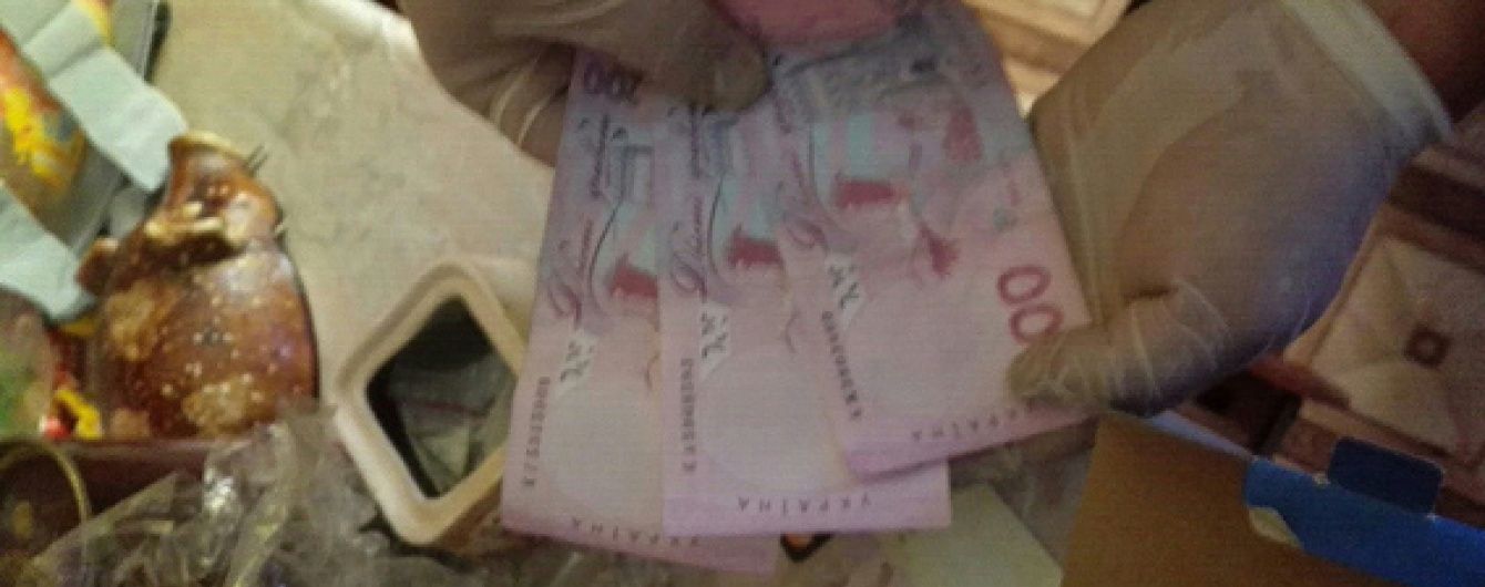 На Житомирщині працівник карного розшуку погорів на хабарі