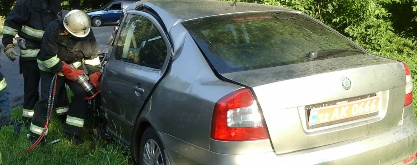 На Кіровоградщині у смертельній ДТП Skoda врізалася у вантажівку