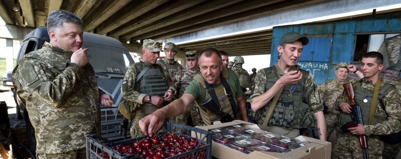 Порошенко в АТО, демобілізація та Авдіївське пекло обстрілів. Чим живе Донбас сьогодні