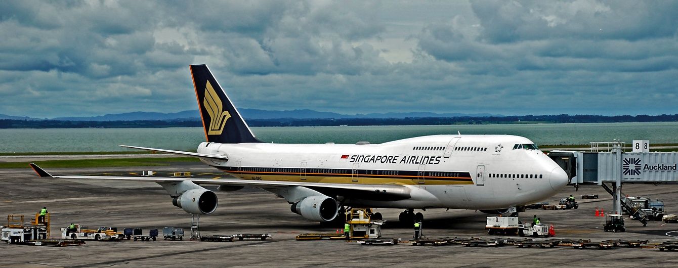 У Сінгапурі Boeing загорівся під час посадки