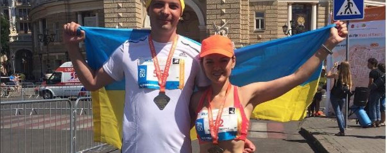 Струнка Марічка Падалко із чоловіком пробігла виснажливий напівмарафон