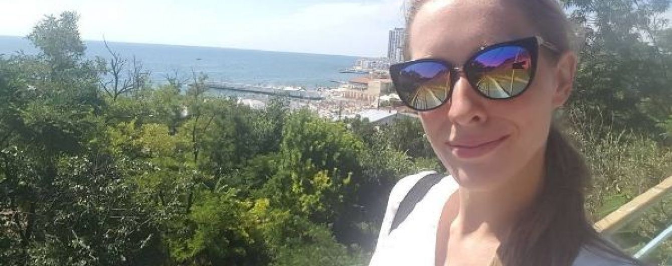 Струнка Катерина Осадча у купальнику показала відпочинок в Одесі