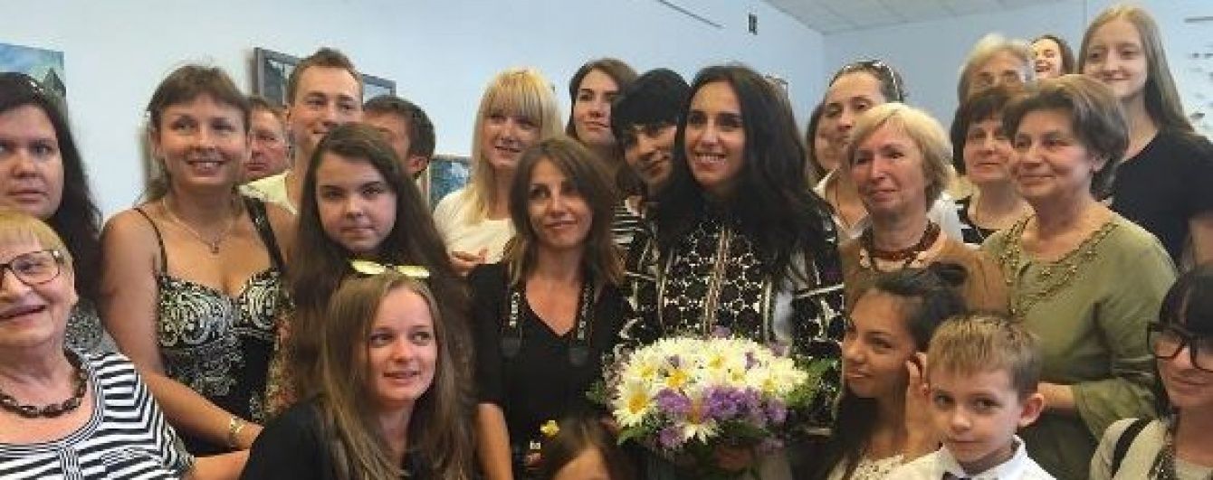 Джамала на зустрічі з кримчанами у Львові плакала, співала і цілувала фанів