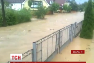 Нова негода на Закарпатті поставила на межу виживання два села