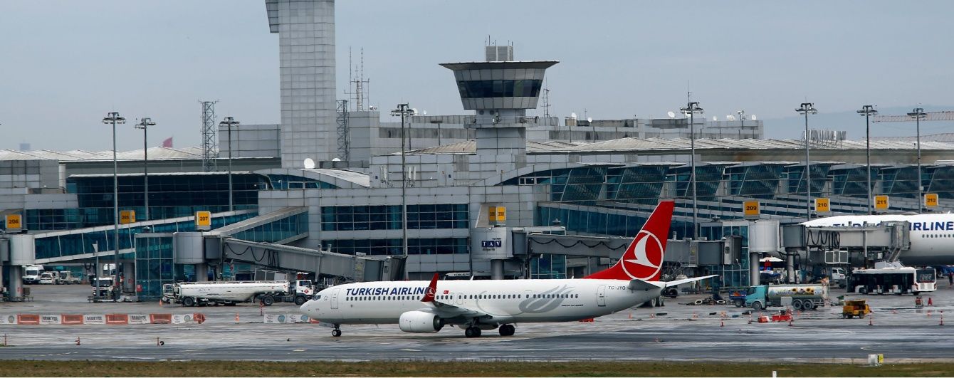 В аеропорту Стамбула пролунали вибухи та постріли