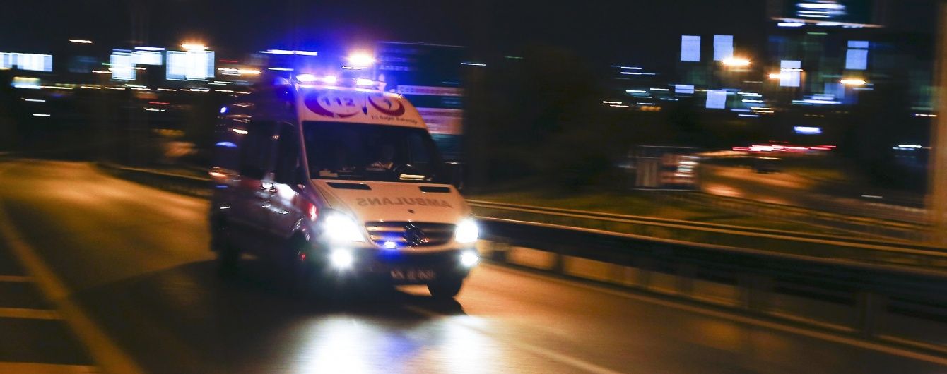 Внаслідок вибухів в аеропорту Стамбула загинули не менше 10 осіб