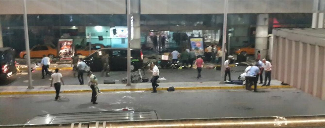 Теракт у Стамбулі: з'явилися відео вибухів в аеропорту з камер спостереження