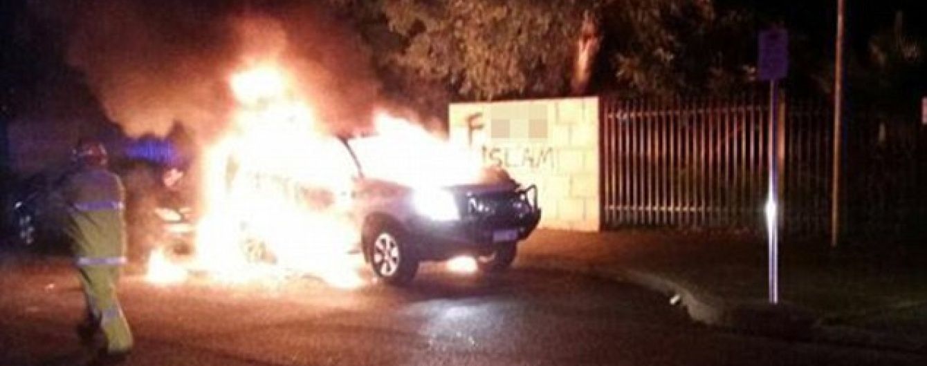 В Австралії біля мечеті підірвали автомобіль