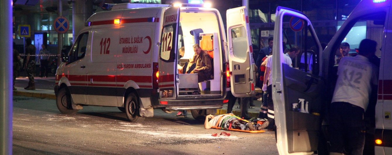 У стамбульському аеропорту вдалося упізнати вже 27 тіл загиблих
