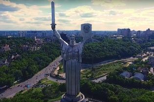 Советский герб с "Родины-матери" не снимают из-за воли скульптора, а за звезду на Крещатике вступается Данилко