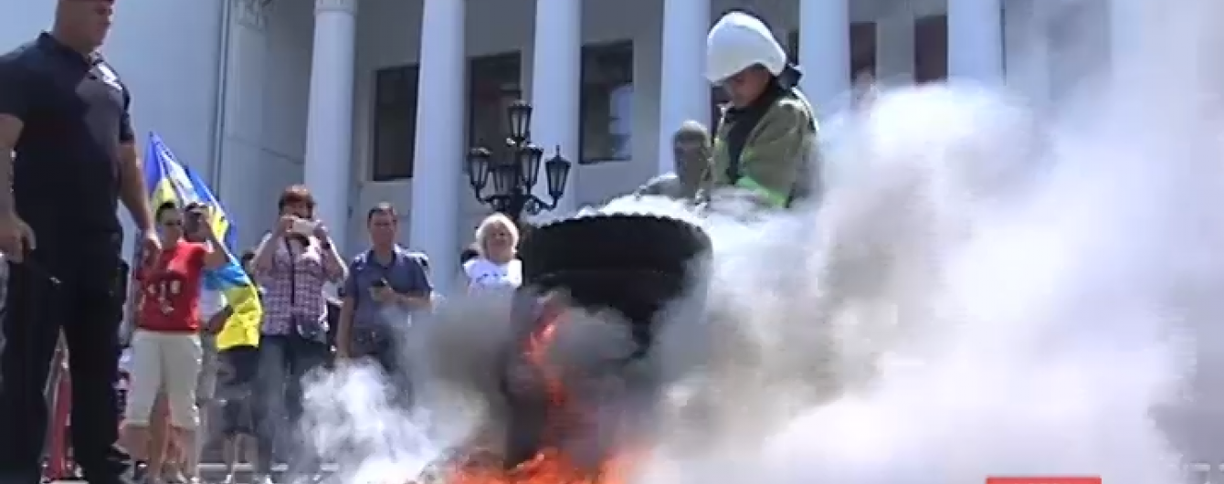 В Одесі палять шини на знак протесту проти забудови історичного центру