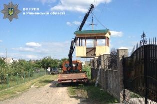 На Рівненщині чоловіка, який зачепив краном ЛЕП вбило струмом у 10 тисяч вольт