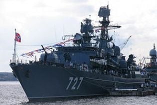 У Середземному морі стався інцидент між американським крейсером і російським кораблем