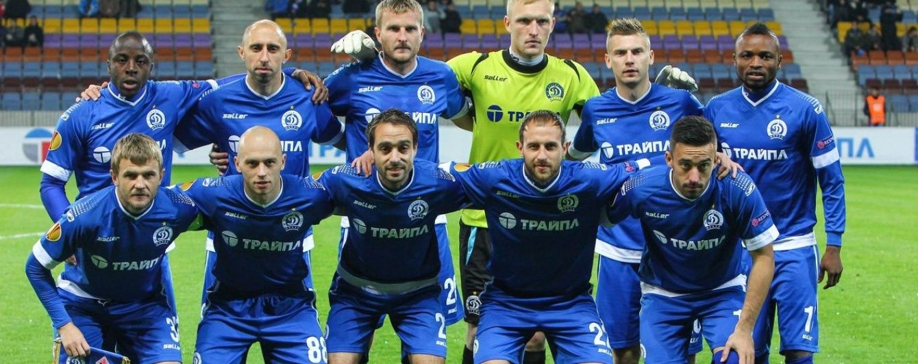 Латвійські футболісти сокирою виламали двері на стадіоні у Мінську