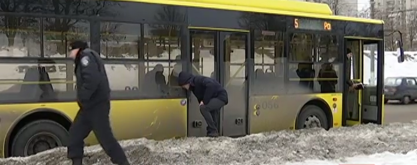 Прокуратура нарешті визначила винних у смерті дівчини під колесами тролейбуса