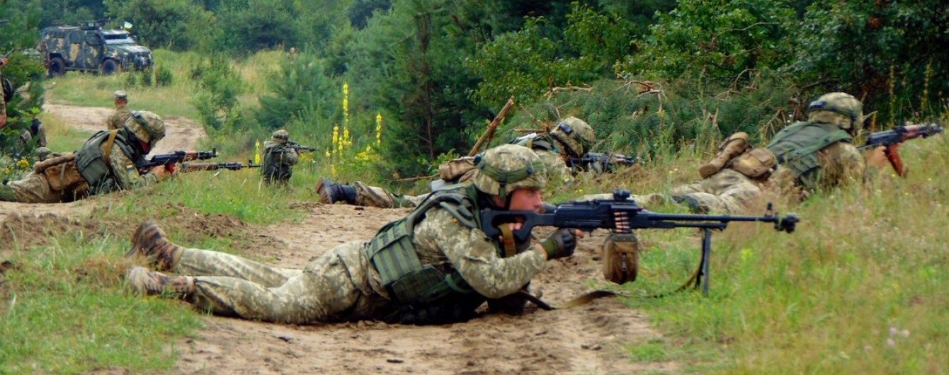 Десантники під Авдіївкою запускають китайські ліхтарики та годують свиней "Гіві" та "Захарченко"