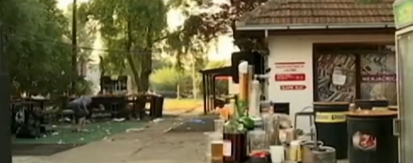 Убивчі ревнощі. У Сербії чоловік розстріляв людей в кафе, в якому побачив свою дружину