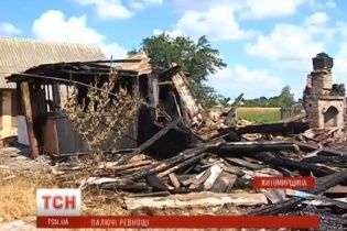 На Житомирщині ревнивець підірвав хату, намагаючись вбити себе й дружину