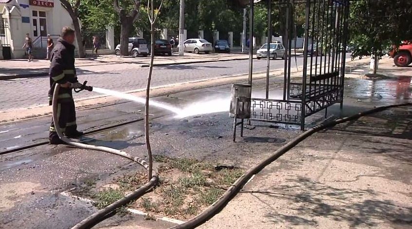 одеса спалахнуло авто і зупинка