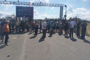 На кордоні з Польщею заблокованим залишається важливий пункт пропуску