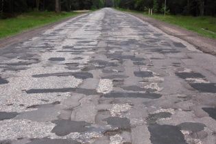 У Києві ямковий ремонт підписали іменем депутата міськради