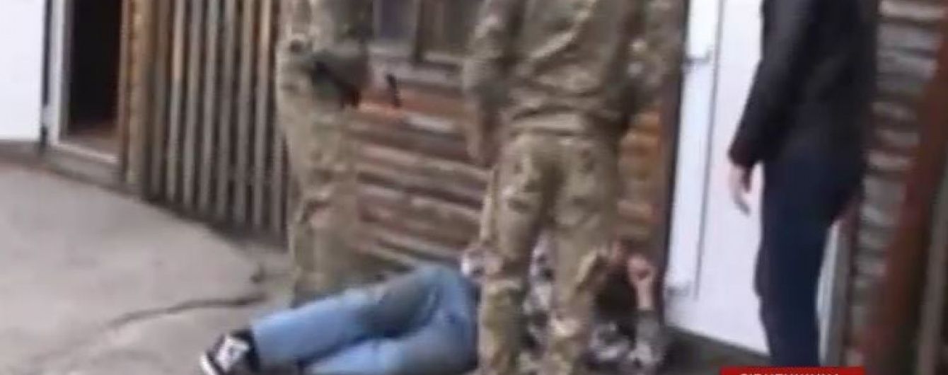 На Рівненщині в рамках "бурштинової операції" тривають арешти та обшуки посадовців
