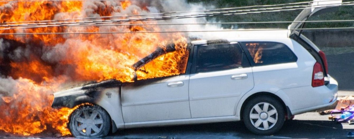 У Дніпрі чоловік підірвав авто гранатою, посварившись із сусідами