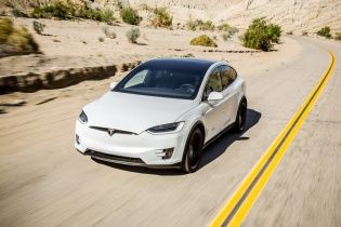 Беспилотник Tesla убил водителя. Компанию жестко критикуют - Wired
