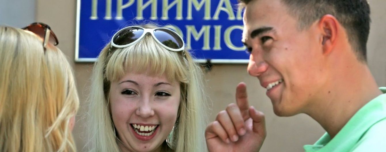 Абітурієнти у перші години вступної кампанії залишилися без можливості зареєструватися