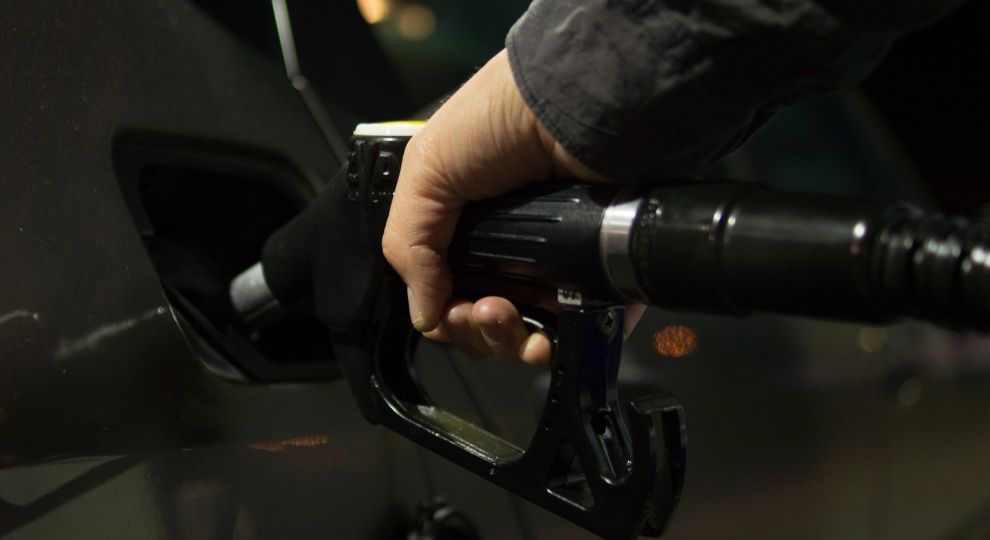 Скільки коштує заправити авто на АЗС. Середні ціни на 24 червня