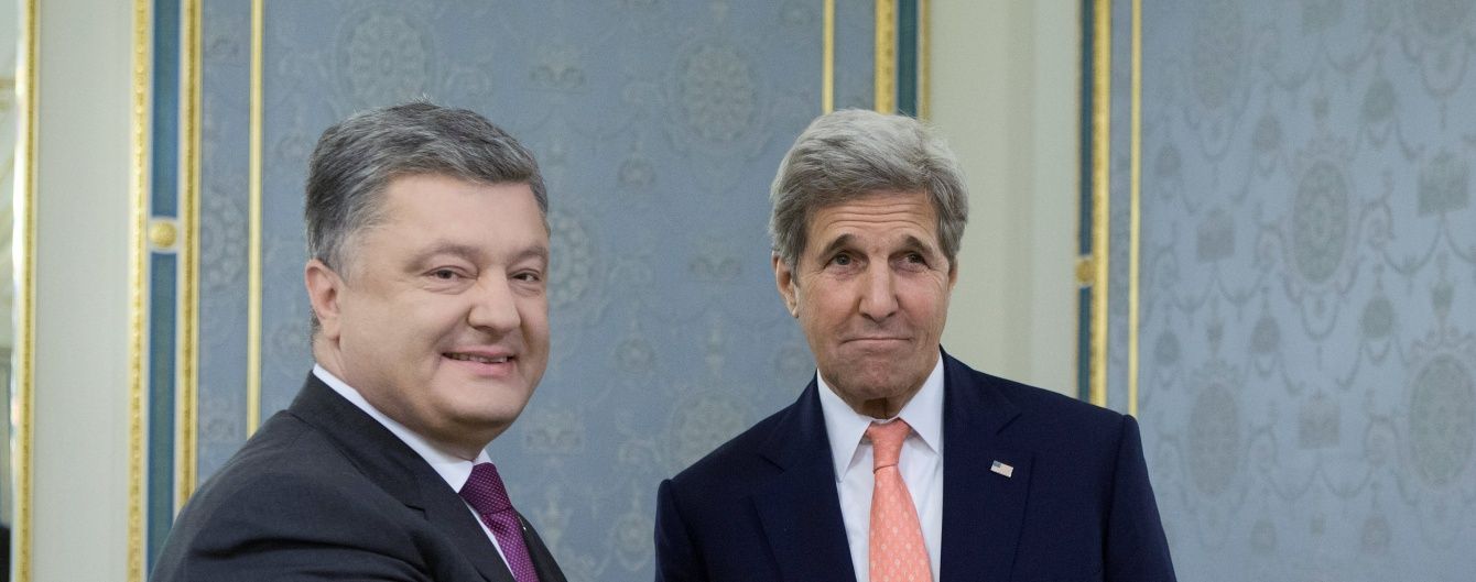 Порошенко зустрівся з Керрі