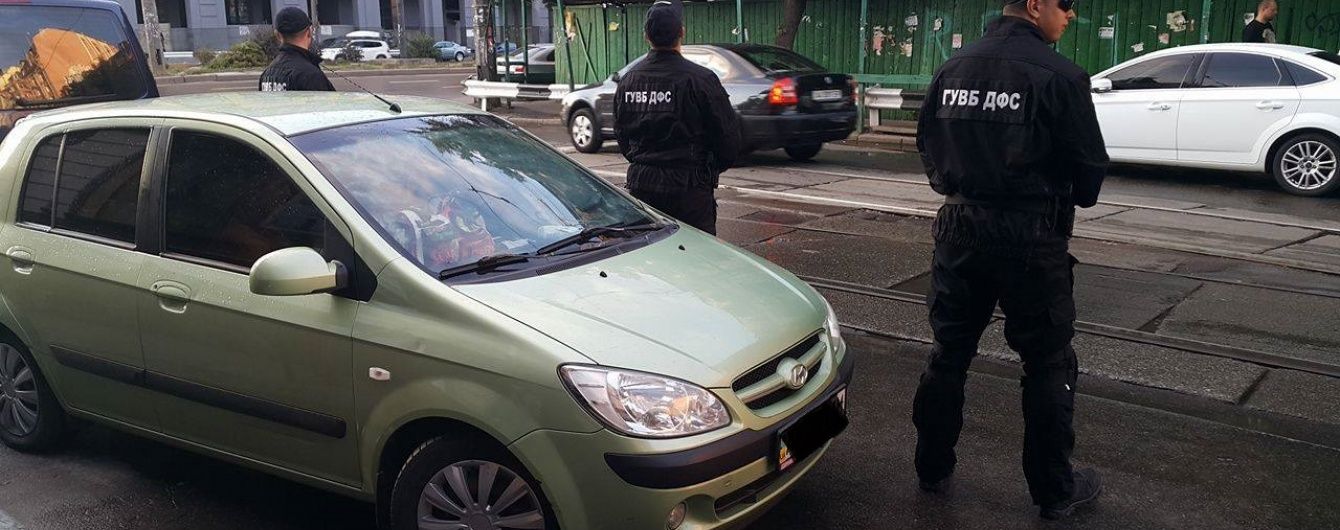 Стали відомі подробиці скандального затримання на хабарі співробітниці ДФС