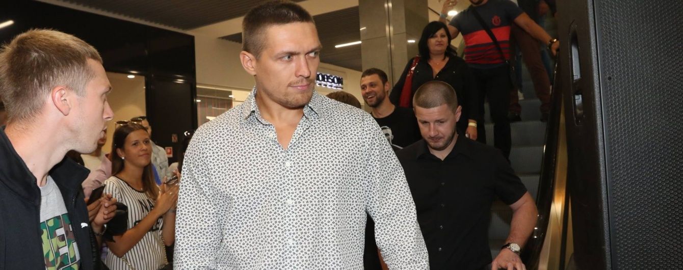 Усик подписал контракт с менеджером Ломаченко