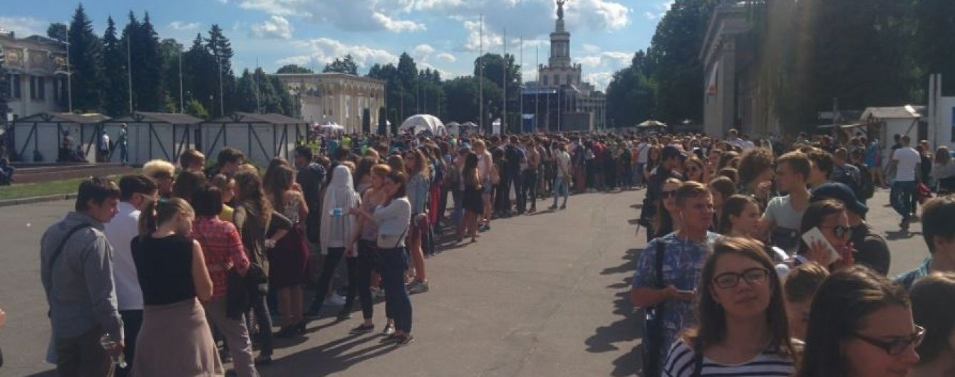 Організатори Atlas Weekend відреагували на обурення глядачів стосовно величезних черг