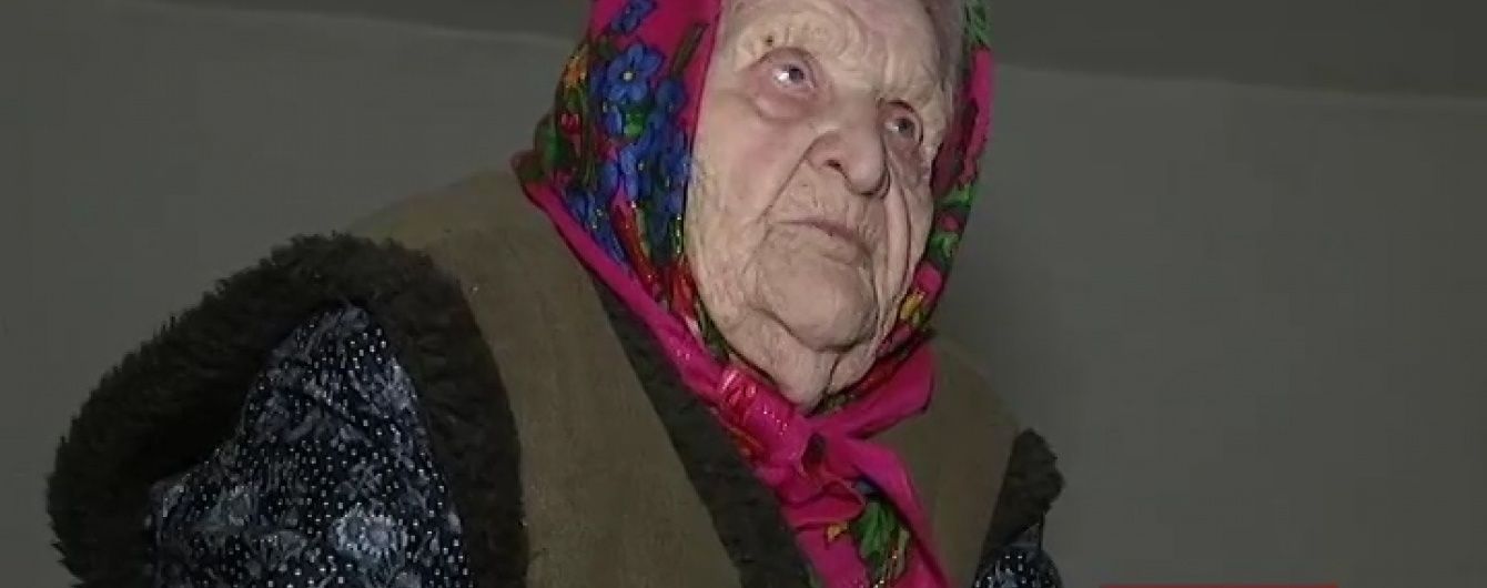 Найстаріша жінка України у 116 років погано бачить, але досі виводить дітям бородавки