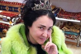 Ненафарбована Лоліта закликала українців, росіян та латвійців до єдності